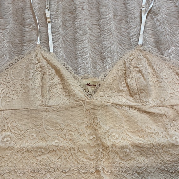 Abercrombie crop top cream off white lace tank top v neck adjustable straps - Picture 2 of 6